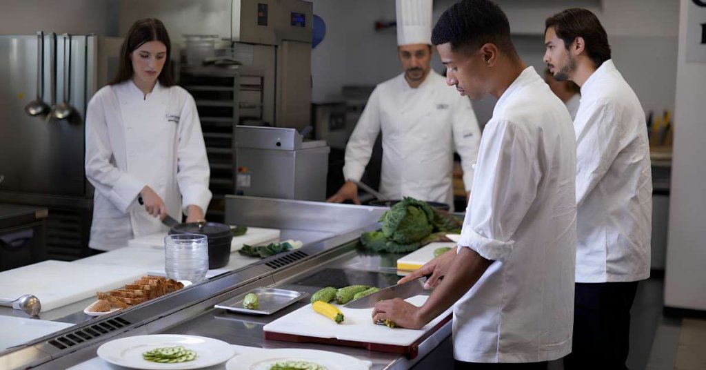 Chef in cucina, un Campus che unisce Cucina e Formazione Internazionale - Sportech Academy